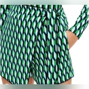 Skort! 💚CHIC NWT DVF SKORTS (xxs) 🌷